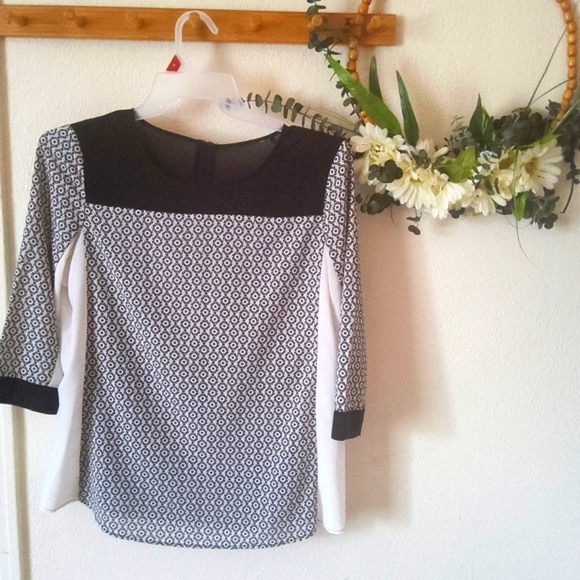 Women black and white chiffon blouse - Picture 1 of 3